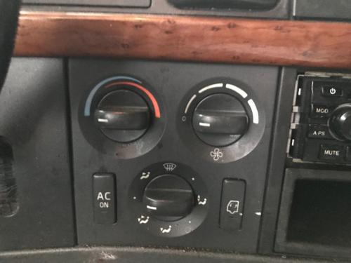 2006 Volvo VNL Heater & AC Temp Control: 3 Knobs 2 Buttons