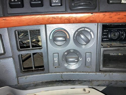 2006 Volvo VNL Heater & AC Temp Control: 3 Knobs, 2 Buttons
