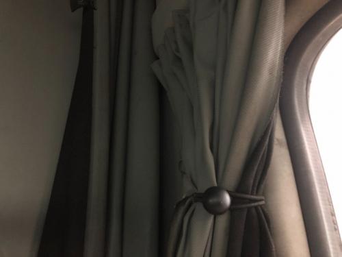 2015 Kenworth T680 Both Interior, Curtains
