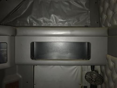 2007 Kenworth T600 Right Cabinets