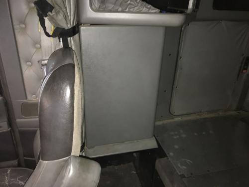 2007 Kenworth T600 Right Cabinets