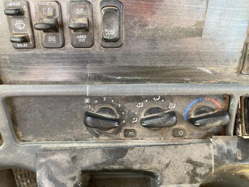 2004 Freightliner COLUMBIA 120 Heater & AC Temp Control: 3 Knobs, 2 Switches