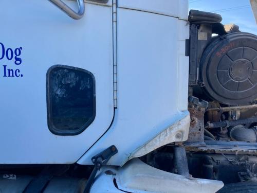 2006 Freightliner COLUMBIA 120 White Right Extension Cowl: Cracked On Bottom Lip (Shown In Pictures)