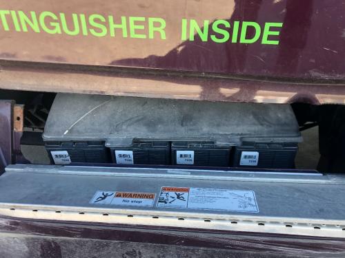 2020 Freightliner CASCADIA Steel/Poly Battery Box | Length: 21.00 | Width: 27.5