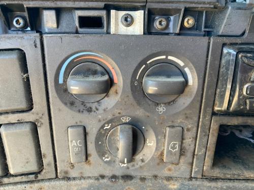 2006 Volvo VNL Heater & AC Temp Control: 3 Knobs, 2 Buttons