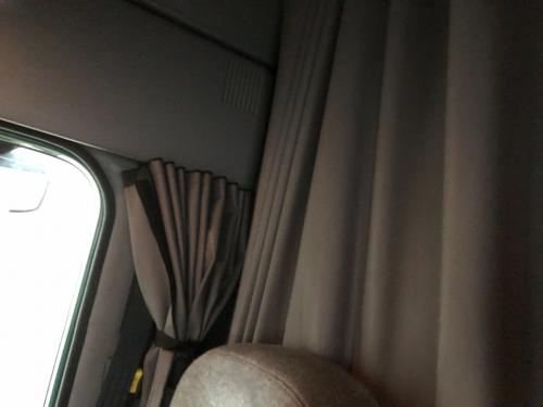 2014 Freightliner COLUMBIA 120 Interior, Curtains