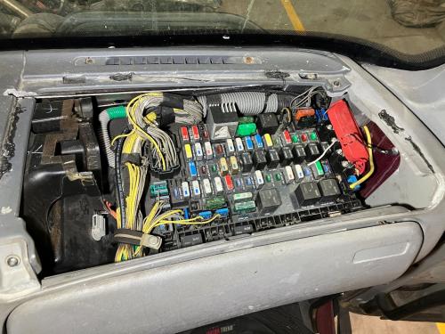 2006 Freightliner COLUMBIA 120 Fuse Box