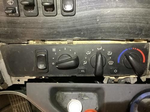 2007 Freightliner COLUMBIA 120 Heater & AC Temp Control: 3 Knob, 2 Button, Bunk Override Switch