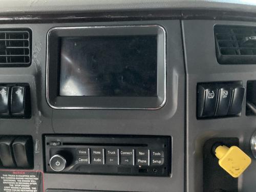 Peterbilt 587 A/V (Audio Video): Touch Screen Navigation Display W/ Cd Player, Radio Control Head Module