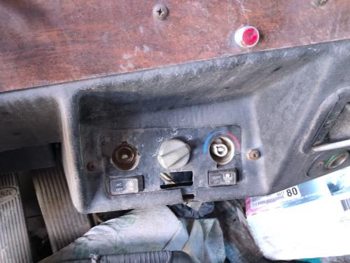 1997 Peterbilt 379 Heater & AC Temp Control: 3 Knob 3 Switch, Missing 2 Knobs And 1 Switch