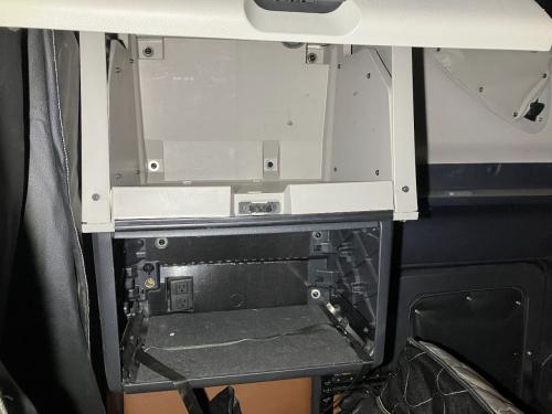 2022 Freightliner CASCADIA Right Cabinets
