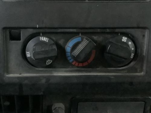 1997 International 4700 Heater & AC Temp Control: 3 Knobs