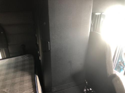 2019 Freightliner CASCADIA Cabinets
