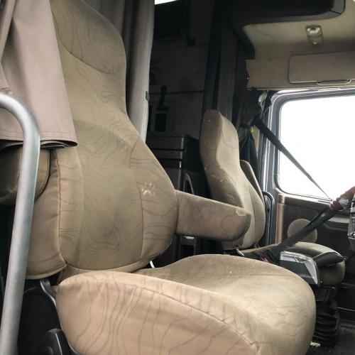 2015 Volvo VNL Right Seat, Mechanical Suspension