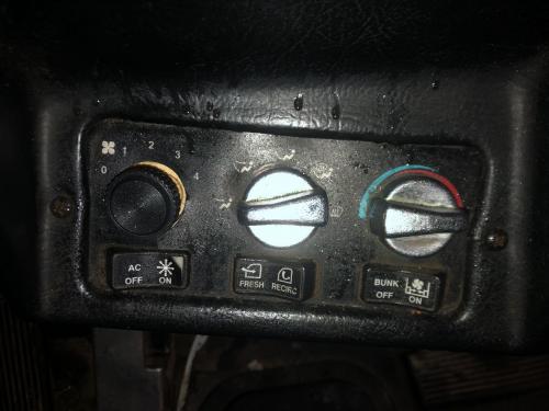 1998 Peterbilt 377 Heater & AC Temp Control: 3 Knob, 3 Switch