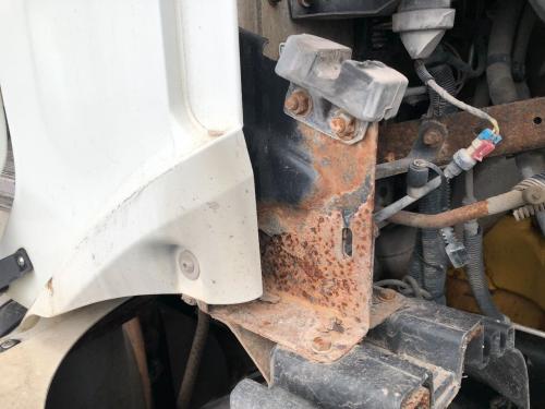 2004 Freightliner COLUMBIA 120 Right Hood Rest: Surface Rust