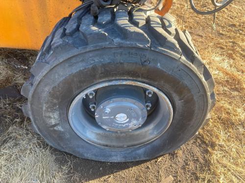 2003 Jlg 600S Right Tire And Rim: P/N 4520258