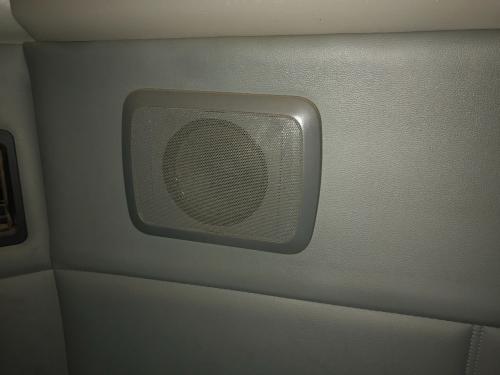 Kenworth T680 A/V (Audio Video): Speaker W/Cover Located In Sleeper