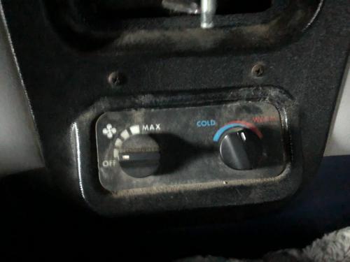 1996 Volvo WIA Heater & AC Temp Control: 2 Knobs