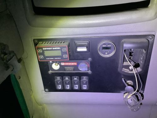 2000 Kenworth T2000 Control: Rh Light Is Falling Out