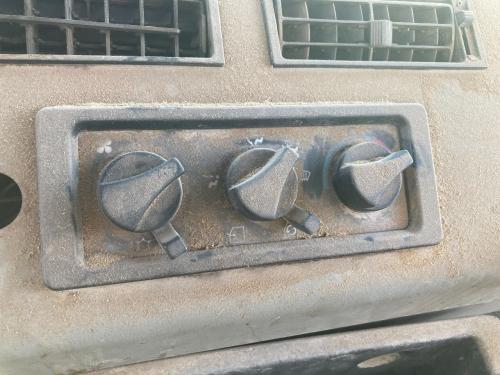 2000 Freightliner FL112 Heater & AC Temp Control: 3 Knobs, 2 Switches