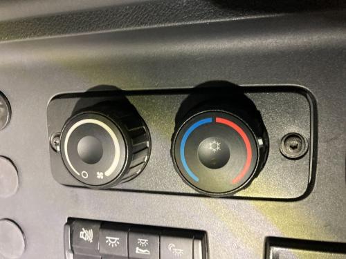 2019 Freightliner CASCADIA Control: 2 Knobs
