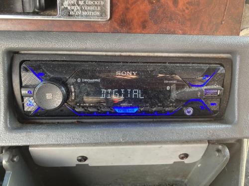 Freightliner C120 CENTURY A/V (Audio Video): Sony Dsx-A415bt
