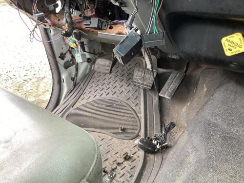 2006 Ford F750 Foot Control Pedals