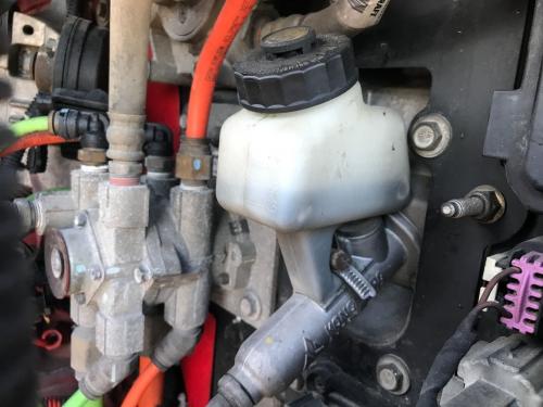 2017 Paccar E176014 Left Clutch Master Cylinder