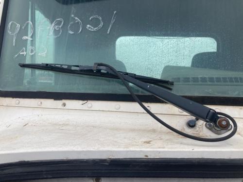 Peterbilt 377 Right Windshield Wiper Arm: Arm And Blade With Linkage To Wiper Motor