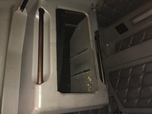 2007 Freightliner CLASSIC XL Right Cabinets