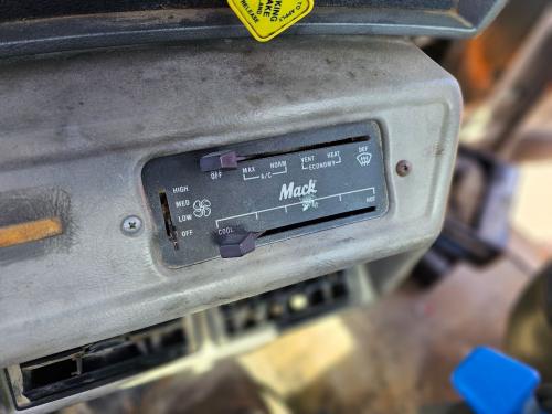 1997 Mack RD600 Heater & AC Temp Control: 3 Levers