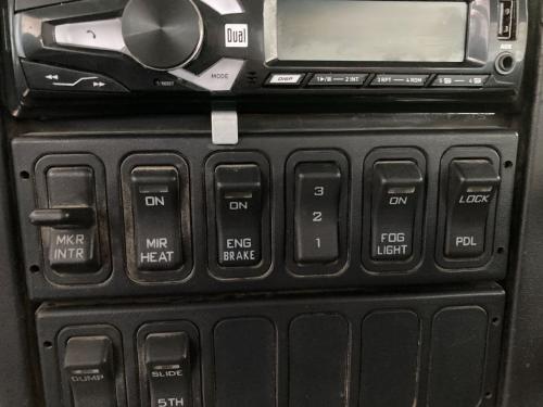 International 8600 Dash Panel: Gauge And Switch Panel