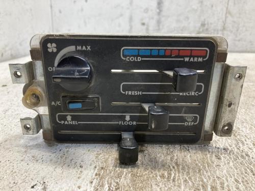 1995 Volvo WG Heater & AC Temp Control: 3 Slides, 1 Knob, 1 Switch
 | P/N 758017