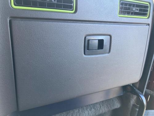International 9900 Dash Panel: Glove Box