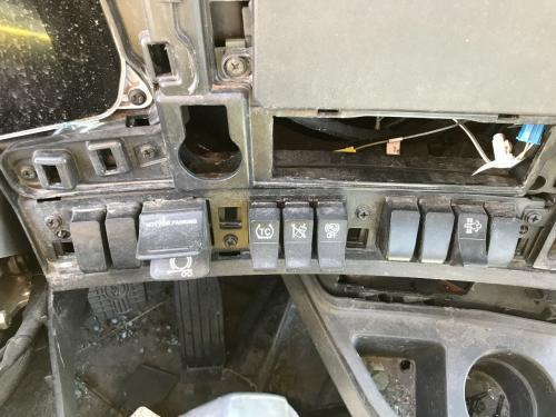 Kenworth T680 Dash Panel: Switch Panel