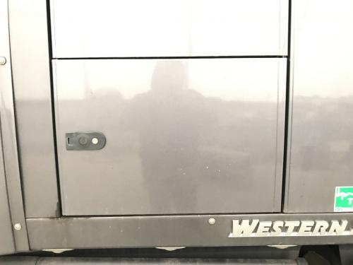 2016 Western Star Trucks 5700 Right Sleeper Door