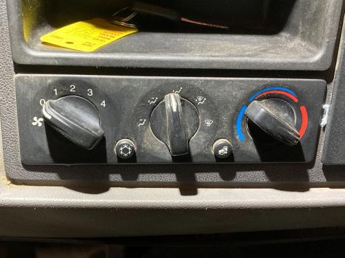 2011 Peterbilt 337 Heater & AC Temp Control: 3 Knobs And 2 Buttons | P/N Q21-6012