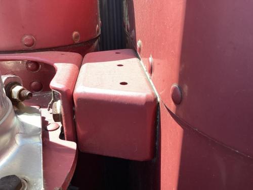 2002 Peterbilt 379 Both Lh Lower, Lh Upper, Rh Lower Rh Upper Sleeper To Cab Mounting Brackets, Cab Side Only Does Not Include Brackets Mounted To The Sleeper
