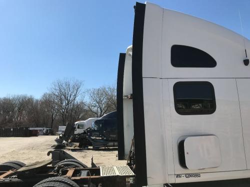 Kenworth T700 White Right Rubber Only Fairing/Cab Extender