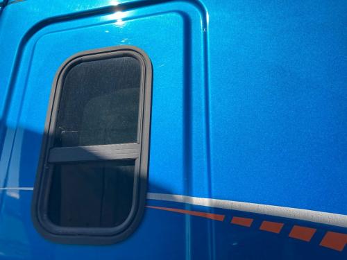 2017 Freightliner CASCADIA Right Window