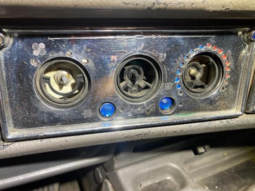 2003 Kenworth W900L Heater & AC Temp Control: Chrome Face, 3 Knobs And 2 Buttons, Needs New Knobs,