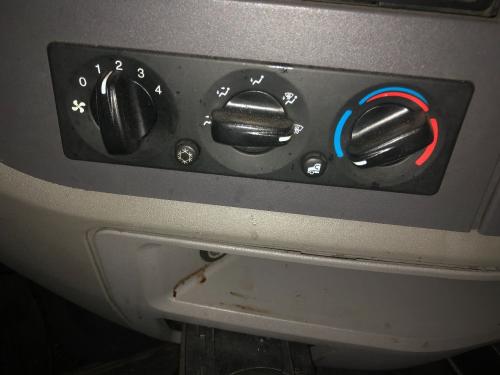 2014 Peterbilt 587 Heater & AC Temp Control: 3 Knobs 2 Buttons