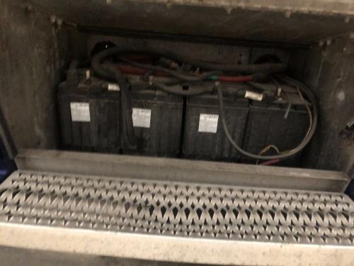 2014 Peterbilt 587 Steel Battery Box | Length: 30.50