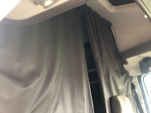 2014 Volvo VNL Interior, Curtains