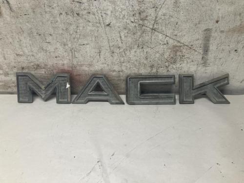 1989 Mack RD600 Emblem