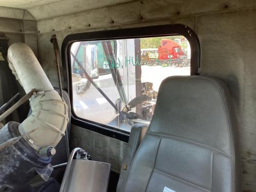 2000 Freightliner FLD120 Interior Back Wall With Window Trim. 
Glass Is Cracked.