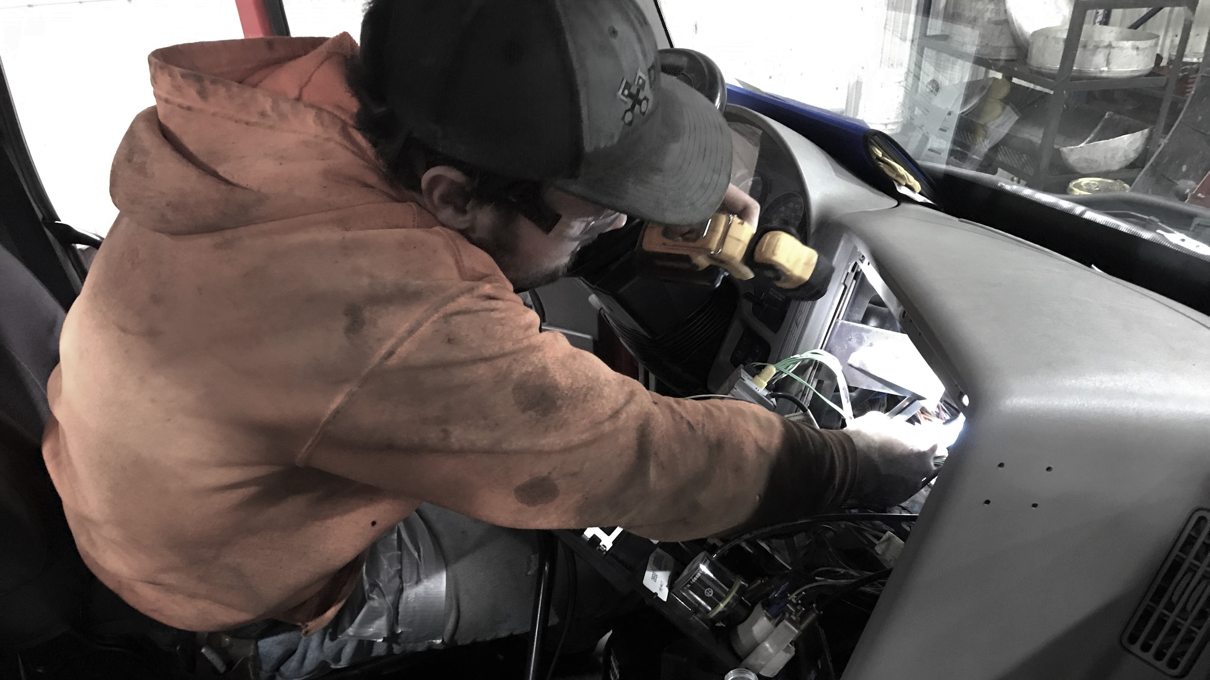 Heavy Duty Semi Truck  Electrical